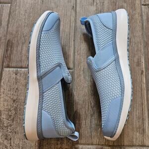 Vionic Julianna Pro Slip On Sneakers Women’s 9.5 Light Blue Mesh Comfort Shoe